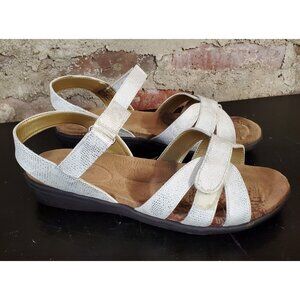 SOFT STYLE Womens Sz 10 White Mist STRAP FLAT SANDALS Shoes Easy Closure